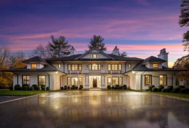 Old Westbury Luxury Home 70 Bacon Road:#beverlyhillsmagazine #beverlyhills #bevhillsmag #70baconstreet #oldwestbury #luxuryhomes #celebrityhomes #mansion #homesinnewyork