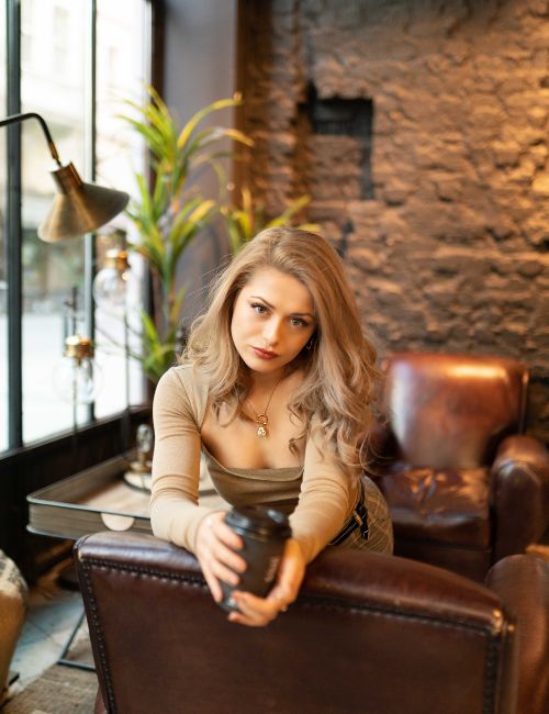 Online Dating Review: Build your Happiness Online #beverlyhills #beverlyhillsmagazine #freedatingsites #amourmeetreview #onlinedating #datingplatform #datingsites