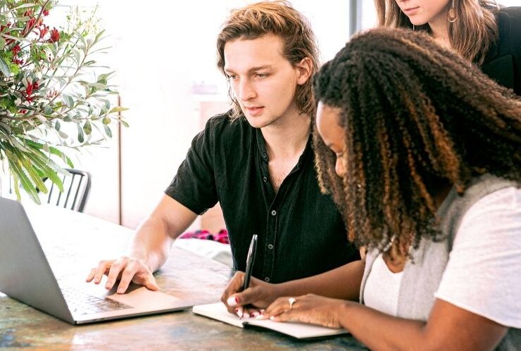 Online Services for Buying and Selling Shares #beverlyhills #beverlyhillsmagazine #buyingsharesonline #sellingsharesonline #qualityonlineservices #onlineselling #companyforsellingshares