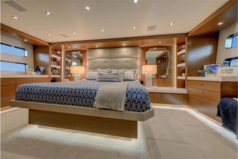 Pacific Northwest Boating Offers Adventure of a Lifetime #beverlyhillsmagazine #bevhillsmag #beverlyhills #Hatterasyachts #luxurymotoryacht #luxuryyacht #pacificnorthwestboastingadventure #seattleyachtcharter #worthavenueyachts #pacificnorthwestyachtcharter