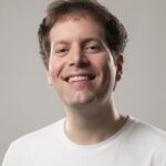 Daniel Redfern Art: A Golden Vision of Modern Mastery #artist #fineart #danielredfern #beverlyhillsmagazine