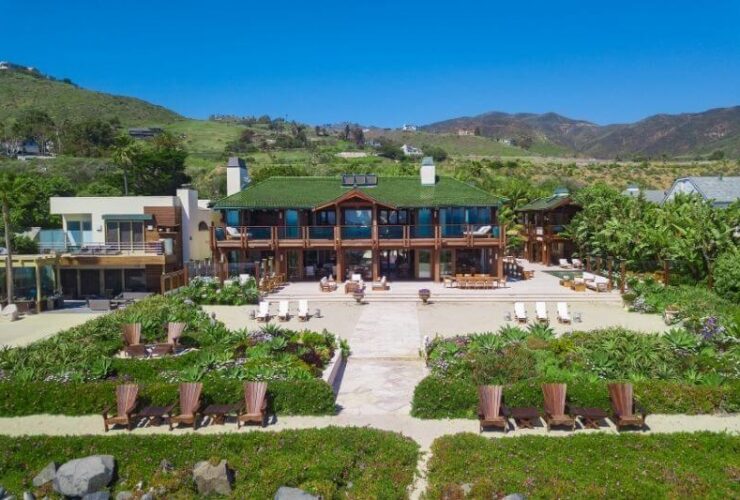 Pierce Brosnan’s Malibu Beach Orchid House: #beverlyhills #beverlyhillsmagazine #bevhillsmag #piercebrosnan #malibu #malibuhome #malibubeachorchidhome #luxuryhomes #hollywood #vacationhomes #orchidhouse