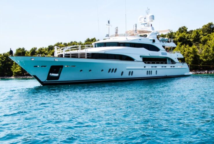 Planning a Yacht Party? Here's How to Prepare #beverlyhills #beverlyhillsmagazine #yachtparty #planningayachtparty #perfectmusic #rightdecorations