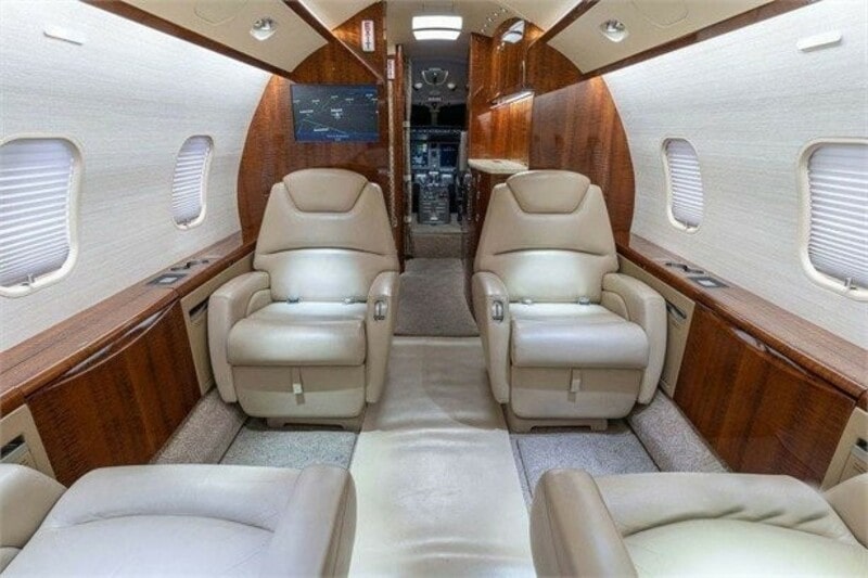 Private Jets: Bombardier Challenger 300 #beverlyhills #bevhillsmag #beverlyhillsmagazine #luxury #jets