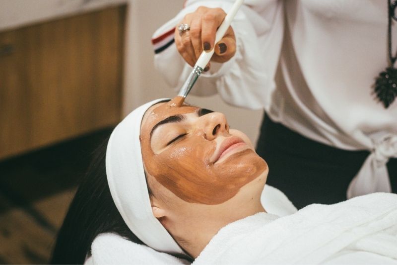 Pros & Cons of Popular Facial Treatments:#beverlyhills #beverlyhillsmagazine #skincare #skincareroutine #facialtreatments #facial #beautyproducts #healthandbeauty #flawlessskin