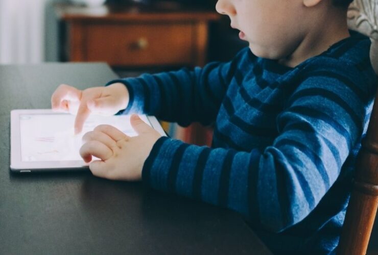 Proven Benefits of Limiting Screen Time for Children #beverlyhills #beverlyhillsmagazine #limitscreentime #physicalactivity #physicalhealth