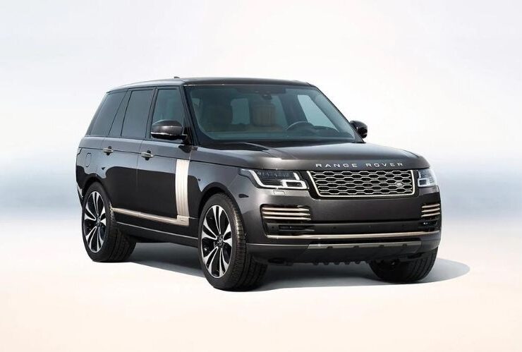 Luxury SUV: Range Rover Autobiography Fifty #beverlyhills #beverlyhillsmagazine #rangerover #2021autobiographyfiftyedition #2021rangeroverautobiographyfiftyedition #luxurysuv #rangeroversuv #coolcars #luxurycars #dreamcars #fastcars #cars #carmagazine #popularcarmagazine #autobiographyfifty #britishbrand #landrover