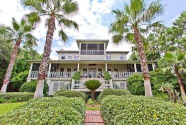 Sandra Bullock's Georgia Island Home:#beverlyhillsmagazine #beverlyhills #bevhillsmag #sandrabullock #georgia #celebrityhomes #hollywood #holidayhomes #hollywoodhomes #luxuryhomes