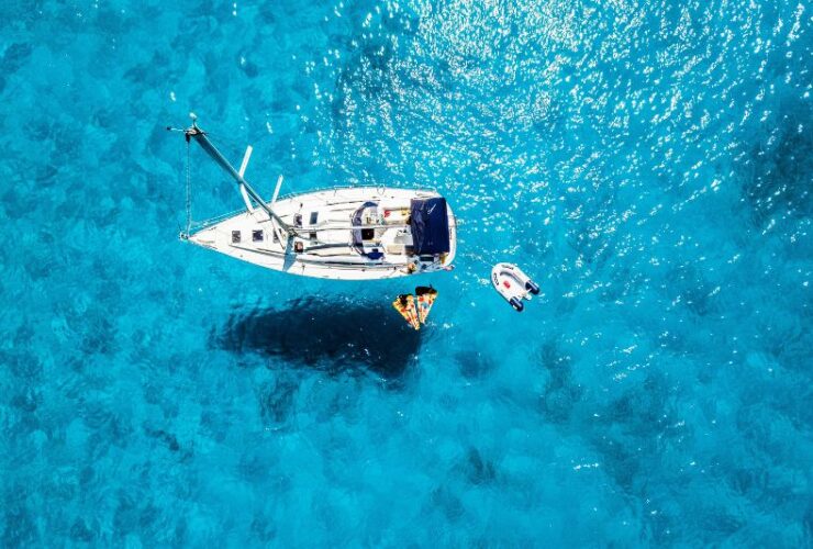 Save Money and Sail Stress-Free: The Ultimate Guide to Boat Insurance #beverlyhills #beverlyhillsmagazine #owningaboat #boatinsurance #boaters #insurancecoverage #insurancepolicy