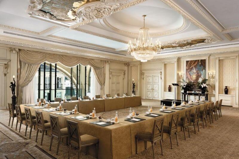 Shangri-La Hotel Paris-France:#beverlyhillsmagazine #beverlyhills #bevhillsmag #bucketlist #holidaydestinations #luxury #luxuryhotel #paris #shangrilahotel #travelling #vacationdestinations