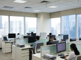 7 Benefits of Short-Term Offices for Growing SMEs #FlexibleOffice, #CoworkingSingapore, #SMEGrowth, #ServicedOffices, #HybridWork, #OfficeForRent, #WorkSpaceFlexibility, #SingaporeBusiness, #SmartOffice, #FutureOfWork