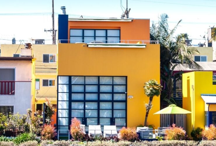 Signs Your California Home Could Have Lead Paint #beverlyhills #beverlyhillsmagazine #leadpaint #lead-basedpaint #leadpoisoning #home #house #building #bevhillsmag