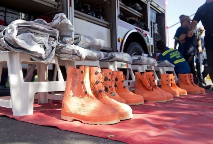 Simplified Guide to Choosing Ideal Safety Boots #beverlyhills #beverlyhillsmagazine #bevhillsmag #safetyboots #idealsafetyshoes #footmeasurement #idealfootwear