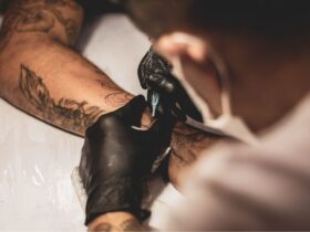 Skin Care After a Tattoo: Taking Care of Your New Tattoo #beverlyhills #beverlyhillsmagazine #applyingmoisturizer #hairremovalproducts #numbingcreamtattoos #protectyourskin #aftercareroutine