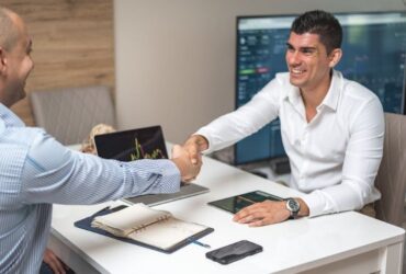 Smart Financial Moves For Young Investors #beverlyhills #beverlyhillsmagazine #bevhillsmag #smartfinancialmoves #younginvestors #investmentchoices #marketindex