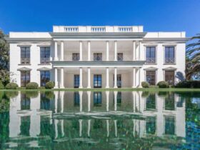 Stunning Marbella, Spain Dream Home $18,150,000 #beverlyhills #beverlyhillsmagazine #luxury #realestate #homesforsale #marbella #spain #dreamhomes #beverlyhills #bevhillsmag #beverlyhillsmagazine