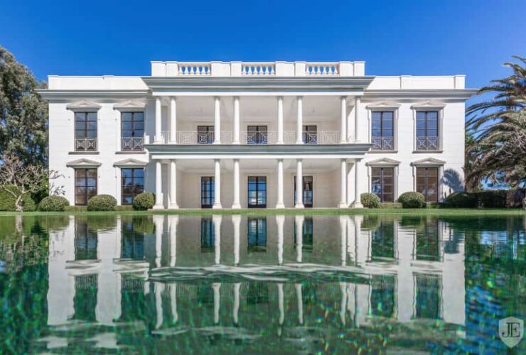 Stunning Marbella, Spain Dream Home $18,150,000 #beverlyhills #beverlyhillsmagazine #luxury #realestate #homesforsale #marbella #spain #dreamhomes #beverlyhills #bevhillsmag #beverlyhillsmagazine