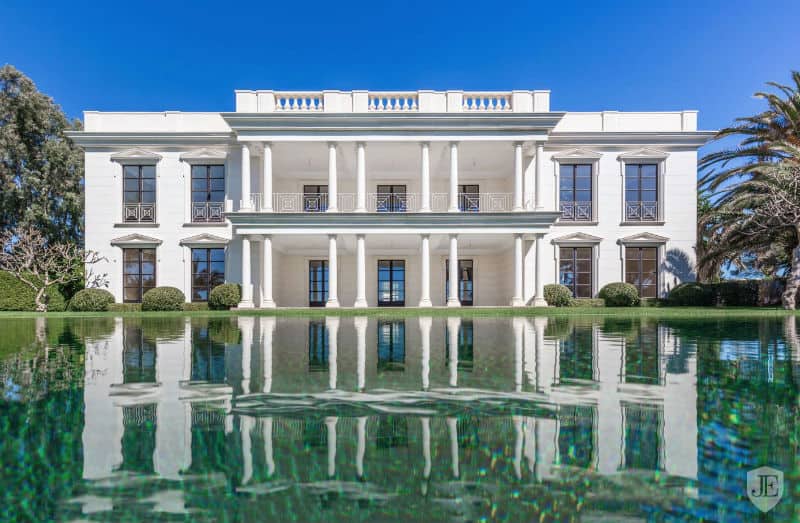 Stunning Marbella, Spain Dream Home $18,150,000 #beverlyhills #beverlyhillsmagazine #luxury #realestate #homesforsale #marbella #spain #dreamhomes #beverlyhills #bevhillsmag #beverlyhillsmagazine