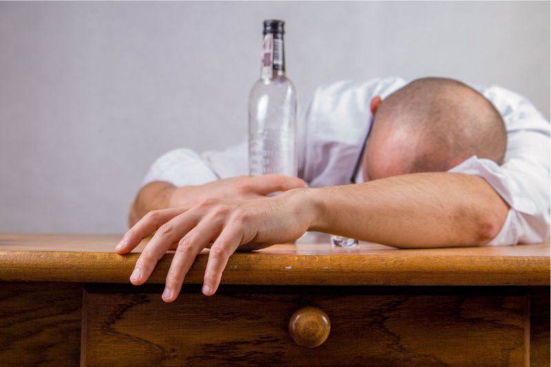 Struggling With Alcohol Addiction? Here's What To Do #beverlyhills #beverlyhillsmagazine #rehabilitationcenter #overcomeaddiction #strugglingwithaddiction