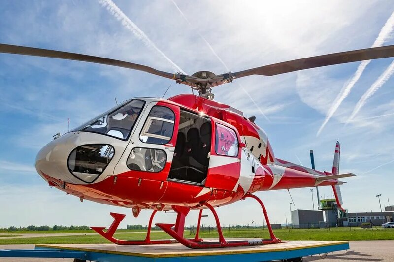 Stunning 6 Seater Eurocopter AS355F25#helicopters #coolhelicopters #bevhillsmag #beverlyhillsmagazine #beverlyhills