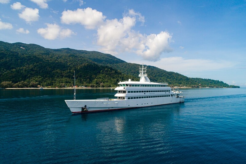 Stunning Mega Yacht: Asean Lady 289 Pride 2004 #beverlyhills #bevhillsmag #beverlyhillsmagazine #luxury #yachts