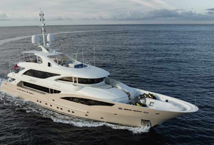 Belle Anna yacht #yachts #luxuryyachts #bevhillsmag #beverlyhillsmagazine #beverlyhills