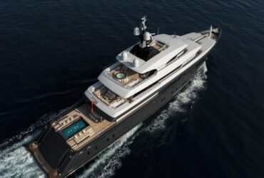 Icon #yachts #luxuryyachts #bevhillsmag #beverlyhillsmagazine #beverlyhills