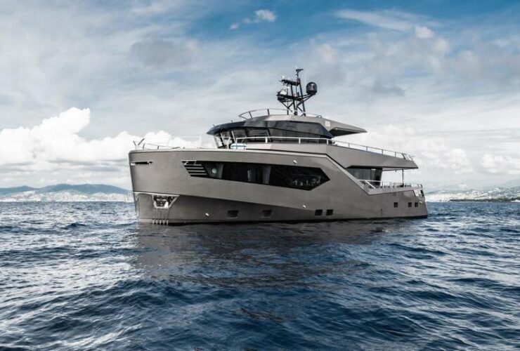 Evadne Rock 85' #yachts #luxuryyachts #bevhillsmag #beverlyhillsmagazine #beverlyhills