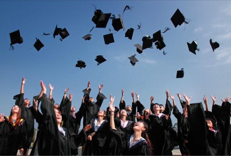 Ten Compelling Reasons to Earn an MBA #beverlyhills #beverlyhillsmagazine #earnanMBA #businessleadership #managementskills #MBAprograms