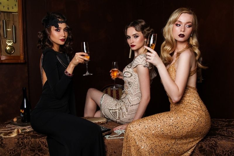 The 4 Great Lessons to Enjoying a Luxurious Life #beverlyhills # beverlyhillsmagazine #bevhillsmag #luxuriouslife #luxurylifestyle #luxuryhouses