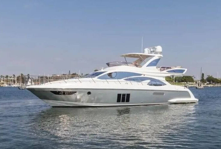 The Azimut 60 Flybridge Luxury Yacht #azimut #azimutyachts #azimut60 #azimut60flybridge #flybridge #yacht #yachts #luxury #yachting #yachtlife #bevhilllsmag #beverlyhills #beverlyhillsmagazine
