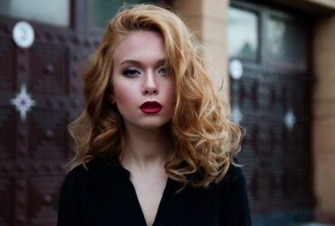The Beauty Girl’s Guide to Choosing the Right Hairstyle #beverlyhills #beverlyhillsmagazine #bevhillsmag #perfecthairstyle #righthairstyle #faceshape #wavyhairstyle #voluminoushairstyle