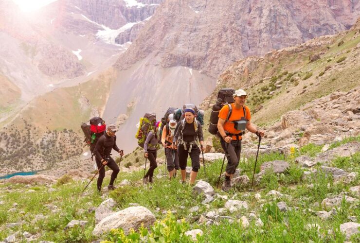 The Benefits of Hiking for Weight Loss and Mental Health #beverlyhills #beverlyhillsmagazine #reducestresslevels #weightlossgoals #fitnesslevels