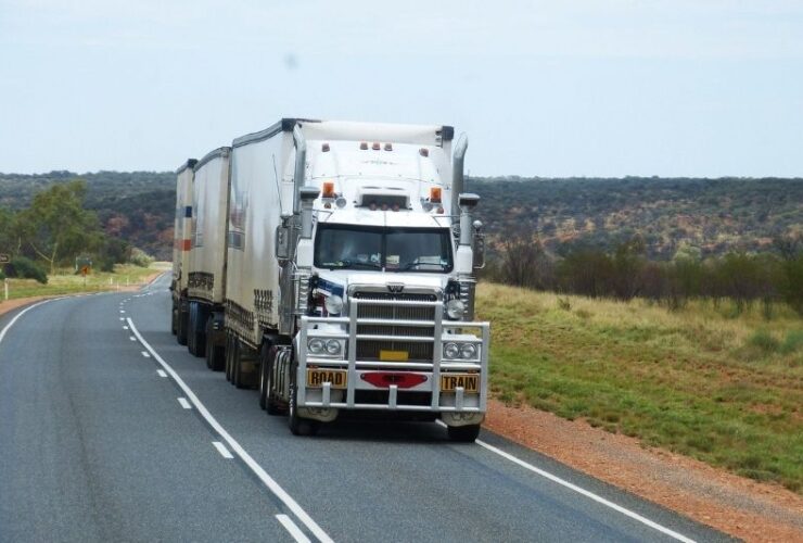 The Benefits of LTL Trucking #beverlyhills #beverlyhillsmagazine #bevhillsmag #trucking #LTLtrucking #logisticsnetworks #shipping #truckload