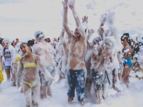 The Best Events Suitable For Hosting Foam Parties #beverlyhills #beverlyhillsmagazine #foamparties #foammachine #foampartyoutfit #hostingfoamparty #kidsfoamparty #bevhillsmag