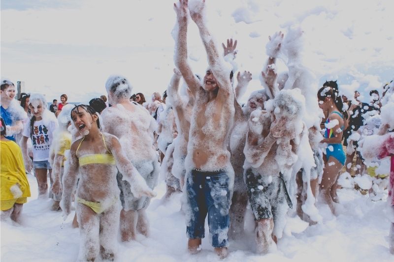 The Best Events Suitable For Hosting Foam Parties #beverlyhills #beverlyhillsmagazine #foamparties #foammachine #foampartyoutfit #hostingfoamparty #kidsfoamparty #bevhillsmag