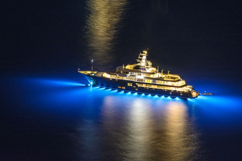 The Best Premium Yacht Entertainment to Book for Your Next Charter #beverlyhills #beverlyhillsmagazine #luxuryacht #yachtcharter #premiumyachtentertainment #thrillingtreasurehunts