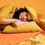 The Best Tips To Go To Sleep Sooner #beverlyhillsmagazine #beverlyhill #bevhillsmag #sleepsooner #sleepingatnight #sleep #sleepschedule