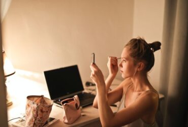The Best Ways To Showcase Your Beauty #beverlyhills #beverlyhillsmagazine #beautyroutine #naturalbeauty #cosmeticenhancements #skincaresolutions