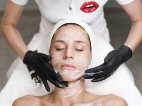 The Beverly Hills Guide To Beautiful Skin #beverlyhills #beverlyhillsmagazine #takingcareofyourskin #skincare #simpleskincare #skincareroutine #glowingskin #healthyskin