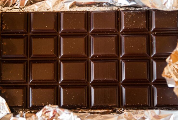 The Different Types Of Chocolate And How To Choose #beverlyhills #beverlyhillsmagazine #chocolate #milkchocolate #whitechocolate #bakingchocolate