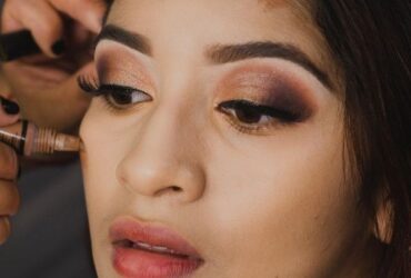 The Guide To Flawless Makeup Application #beverlyhills #beverlyhillsmagazine #bevhillsmag #makeupapplication #makeupartist #flawlessface