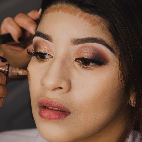 The Guide To Flawless Makeup Application #beverlyhills #beverlyhillsmagazine #bevhillsmag #makeupapplication #makeupartist #flawlessface