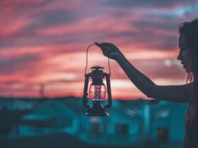 The Illuminating Charm of Gas Lanterns: A Historical and Functional Perspective #beverlyhills #beverlyhillsmagazine #gaslanterns #outdoordesign #outdoorspaces