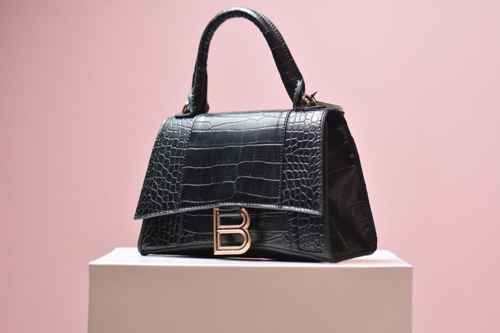 The Luxury Accessories Dominating the Season #LuxuryAccessories #LuxuryFashion #DesignerAccessories #FashionTrends #LuxuryLifestyle