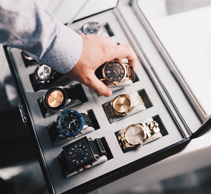 The Luxury Watch Owner’s Guide: Sell, Borrow or Consign Your Rolex? #Rolex #LuxuryWatches #RolexCollector #WatchCollector #LuxuryLifestyle #LuxuryTimepieces #RolexDaytona #RolexSubmariner #WatchCollection
