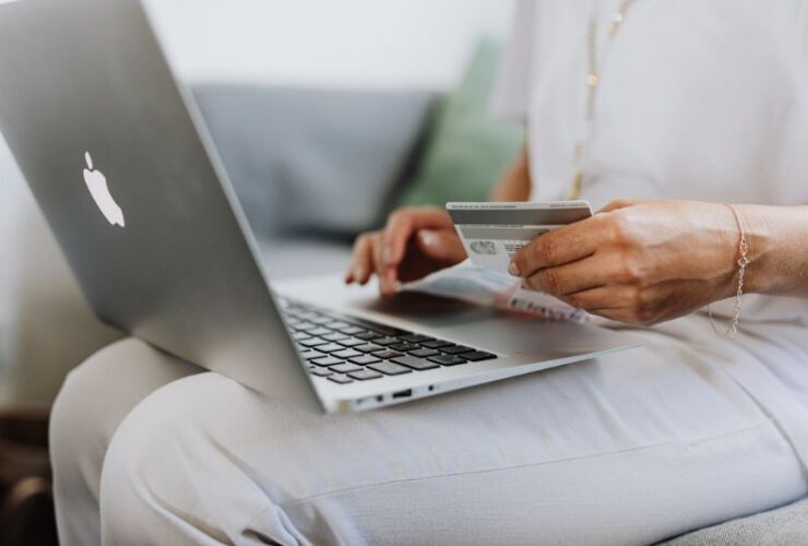 The Power Of AI In E-commerce #beverlyhills #beverlyhillsmagazine #virtualassistant #powerofAI #e-commerceindustry #customerengagement #onlinemarketplace