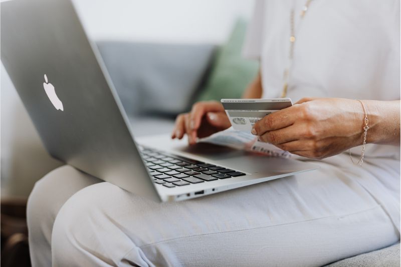 The Power Of AI In E-commerce #beverlyhills #beverlyhillsmagazine #virtualassistant #powerofAI #e-commerceindustry #customerengagement #onlinemarketplace