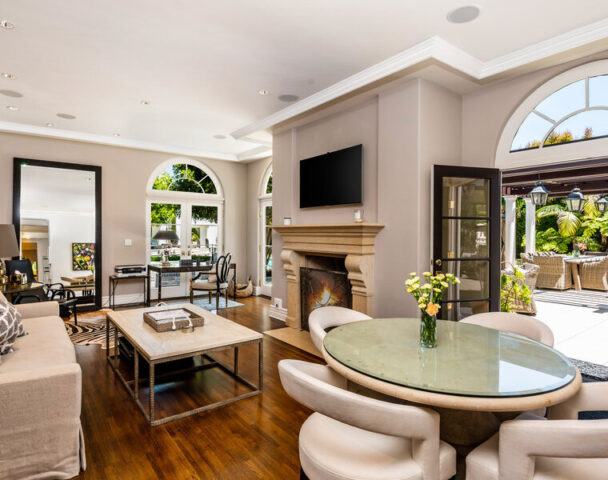 The Prettiest Beverly Hills Mansion © Jennifer Mann, The Luxury Level, TopTenRealEstateDeals.com