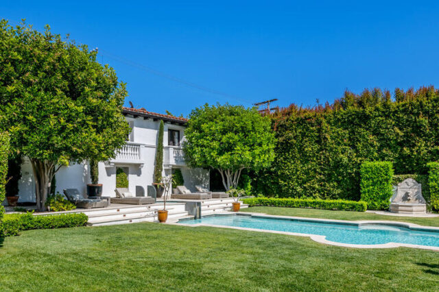 The Prettiest Beverly Hills Mansion © Jennifer Mann, The Luxury Level, TopTenRealEstateDeals.com